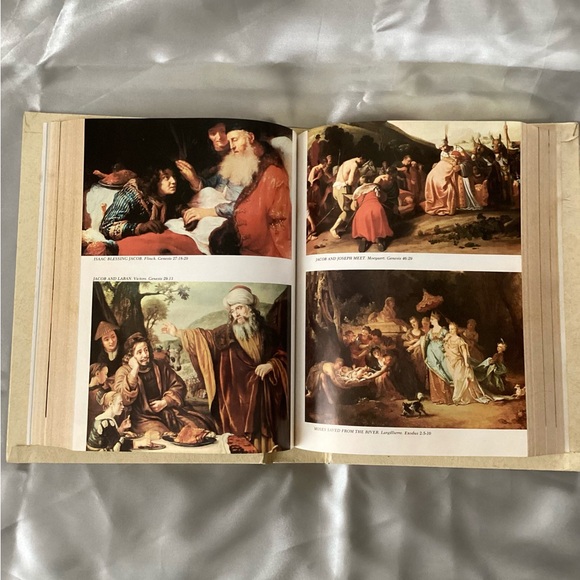 Royal Classic Portrait Edition Family Bible KJV - Picture 4 of 9